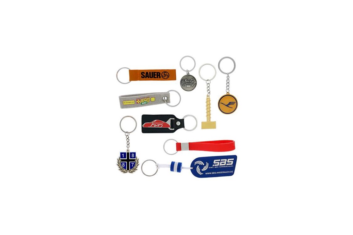 Dienstleister: Schlüsselanhänger produzieren wir bereits ab 100 Stück aus unterschiedlichen Materialien und immer nach Kundenwunsch. - Pins & mehr GmbH & Co. KG
